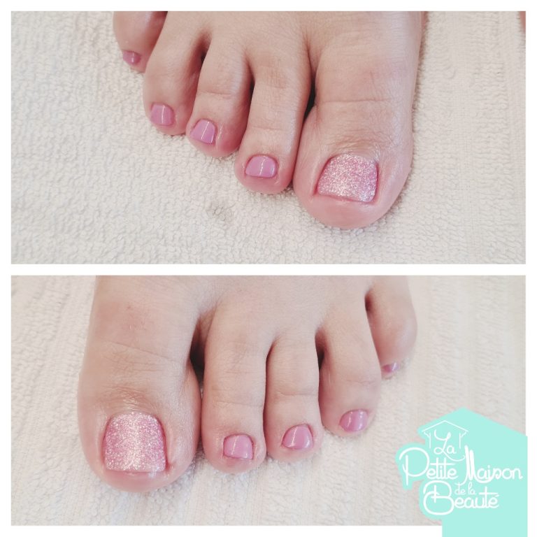 Soin des Ongles des Pieds avec Application de Vernis Semi-permanent